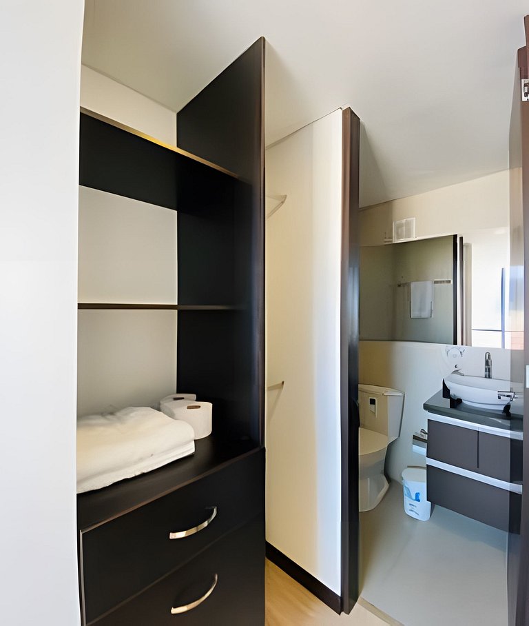 Lindo Apartamento con Balcón, gran ubicación,